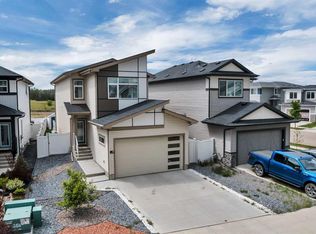 93 W Memorial Pkwy, Red Deer County, AB T4E3C5