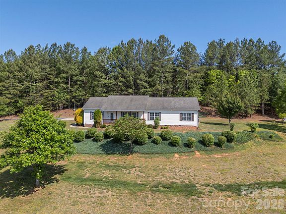 3rd image of 456 River Rd