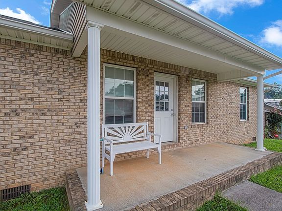3rd image of 1863 Country Meadows Dr