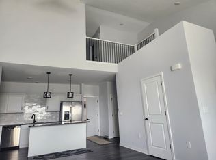 571 10th St, Waukee, IA 50263