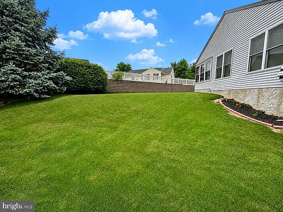 4th image of 68 Springhouse Dr