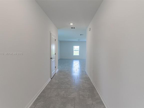 3rd image of 934 Cattleman St