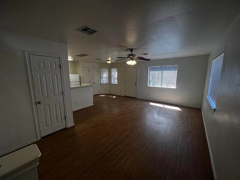 127 Cedargrove St — Photo 2