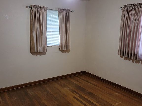 5th image of 10920 SE 55th Ave