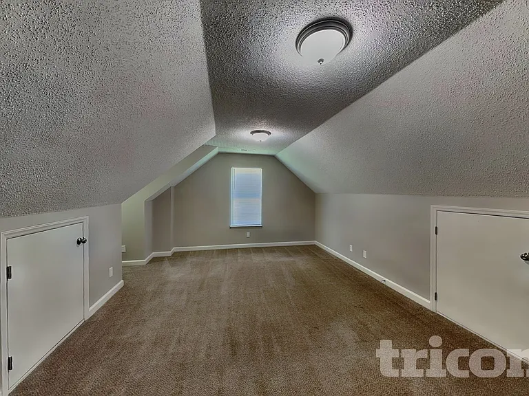 809 Valley Creek Dr — Photo 10