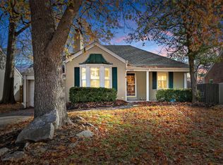 1042 N Geyer Rd, Saint Louis, MO 63122