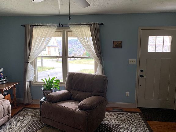 5th image of 225 Virginia Ave