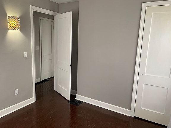 3rd image of 246 Devonshire Dr