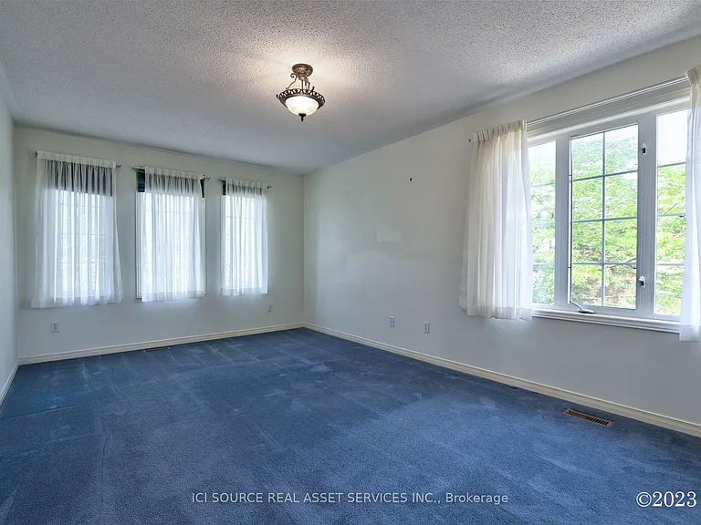2 Waterton Cres — Photo 14