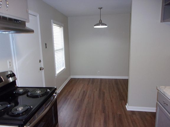 5th image of 2402 Lamar Dr