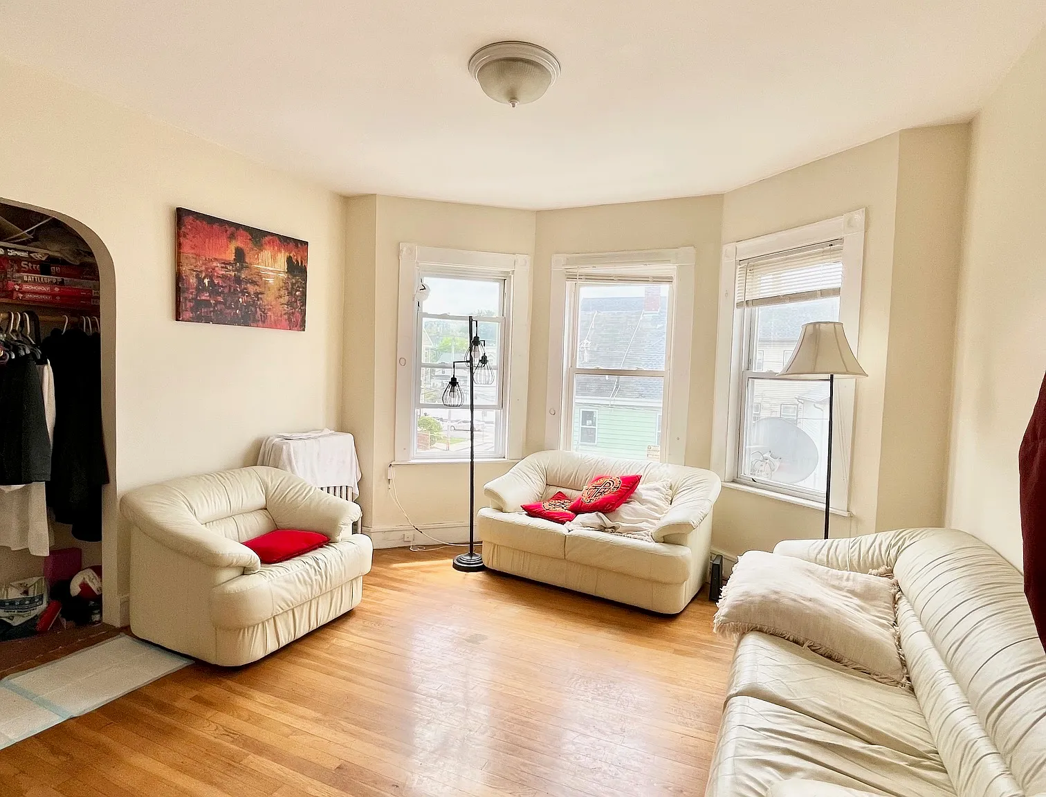4 bed, 9999 sqft, $3,400 — Photo 4