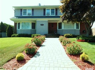 1516 Hewlett Heath Rd, Hewlett, NY 11557