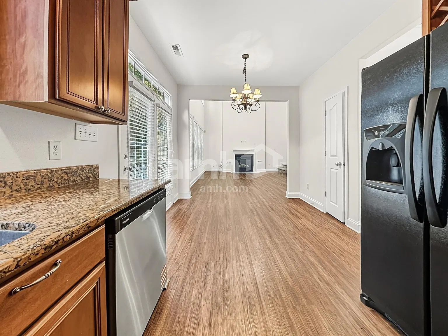 3 bed, 2.5 bath, 1836 sqft, $2,260 — Photo 3