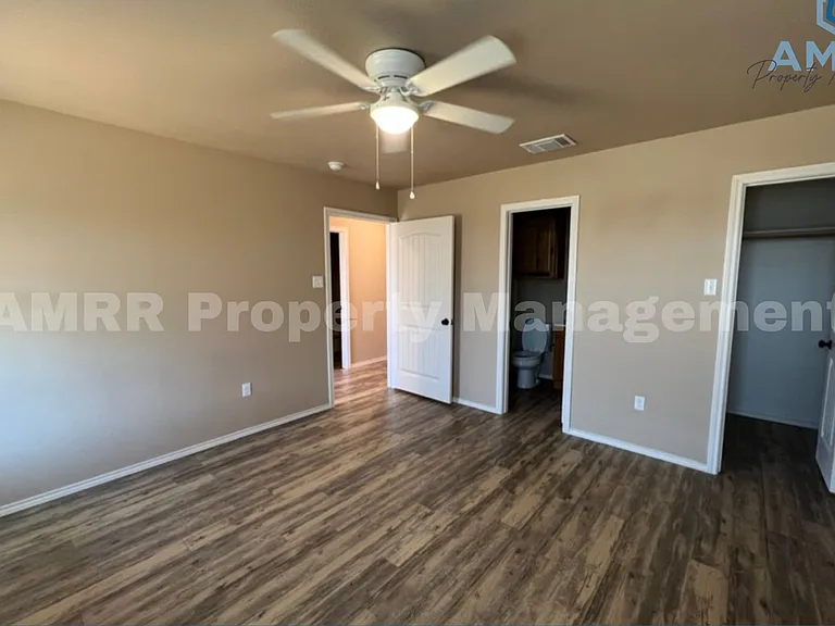 2509 N Ave N — Photo 11