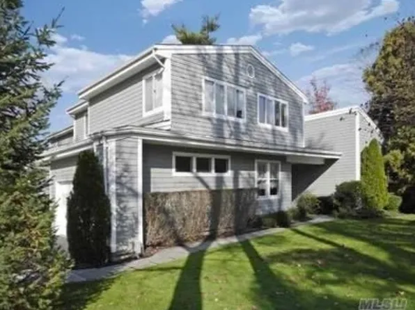 34 Tiffany Cir, Manhasset, NY 11030