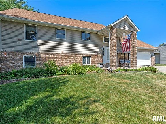 2nd image of 200 N Rose Dr