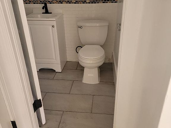 5th image of 1545 W 12th St #53