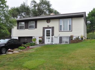 109 Summit Dr, Chamberlain, SD 57325