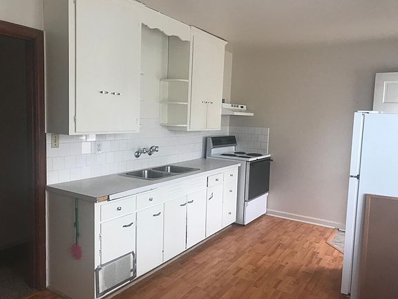 2nd image of 924 Pacific Ave APT B