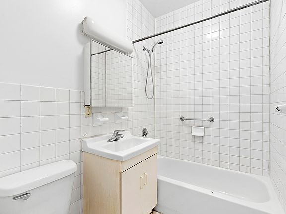 5th image of 307 W 111th St APT 3E