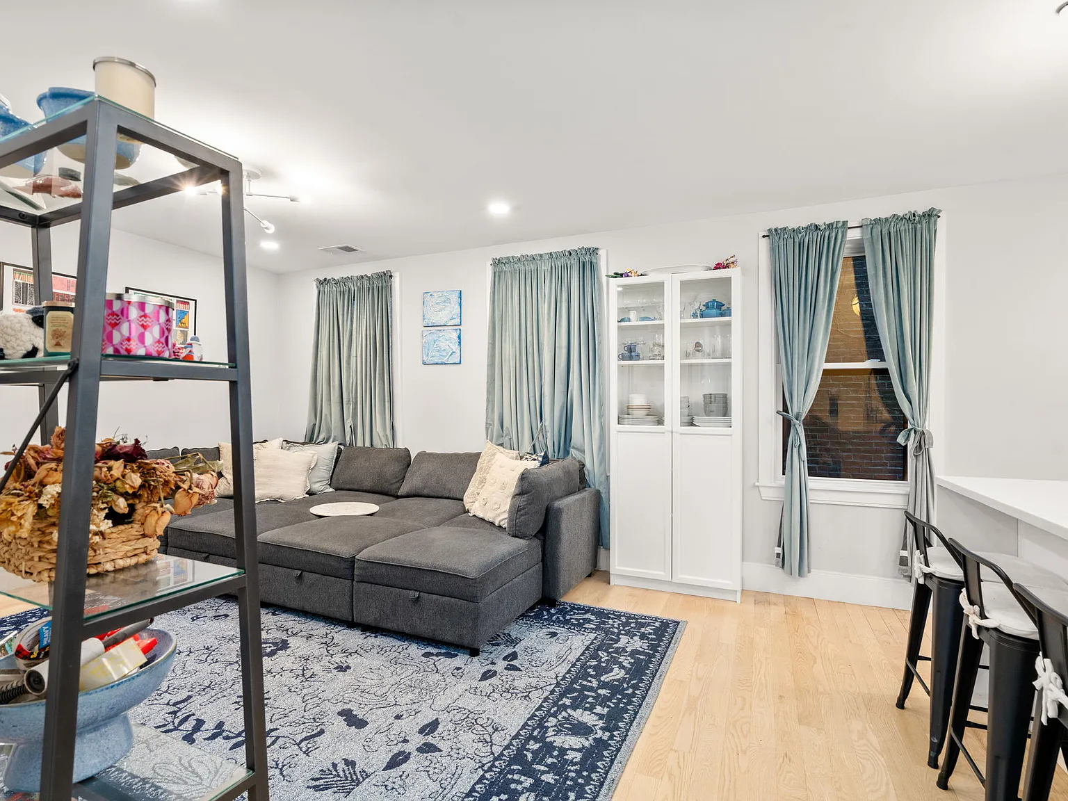 2 bed, 900 sqft, $3,250 — Photo 3