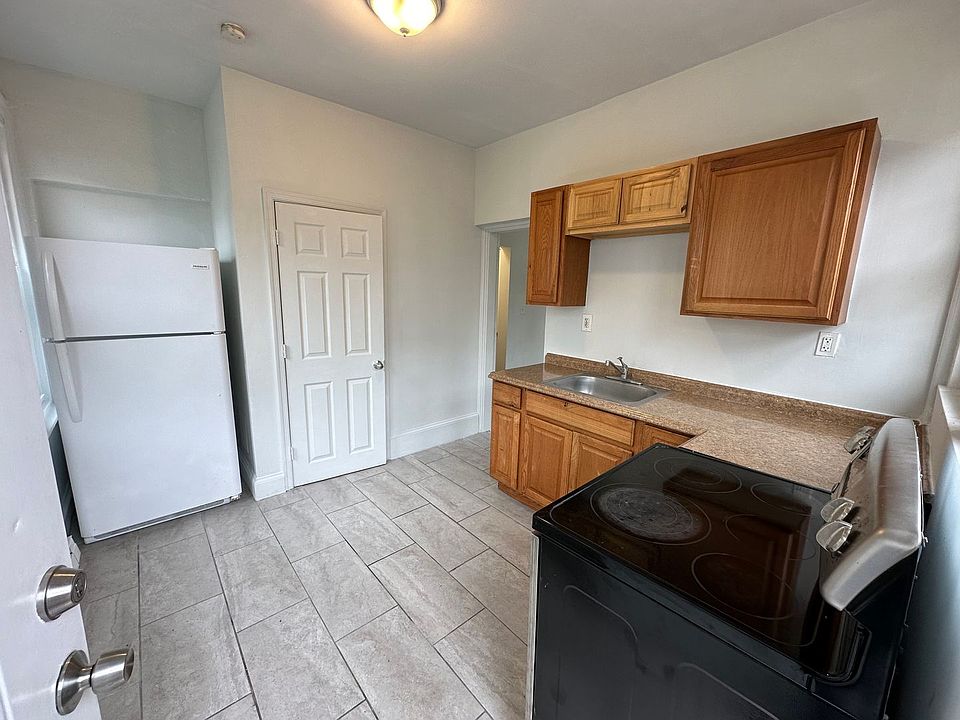 1st image of 920 Swede St APT 1
