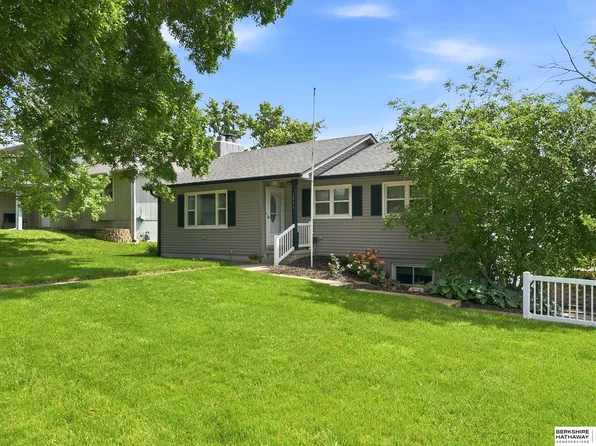 1411 Sunbury Dr, Bellevue, NE 68005