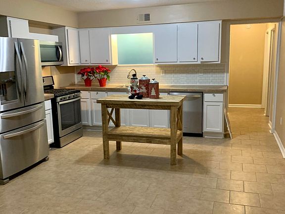 3rd image of 2675 Magnolia Dr