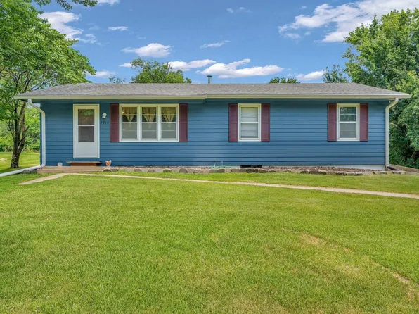 2710 NE Spring Creek Dr, Topeka, KS 66617