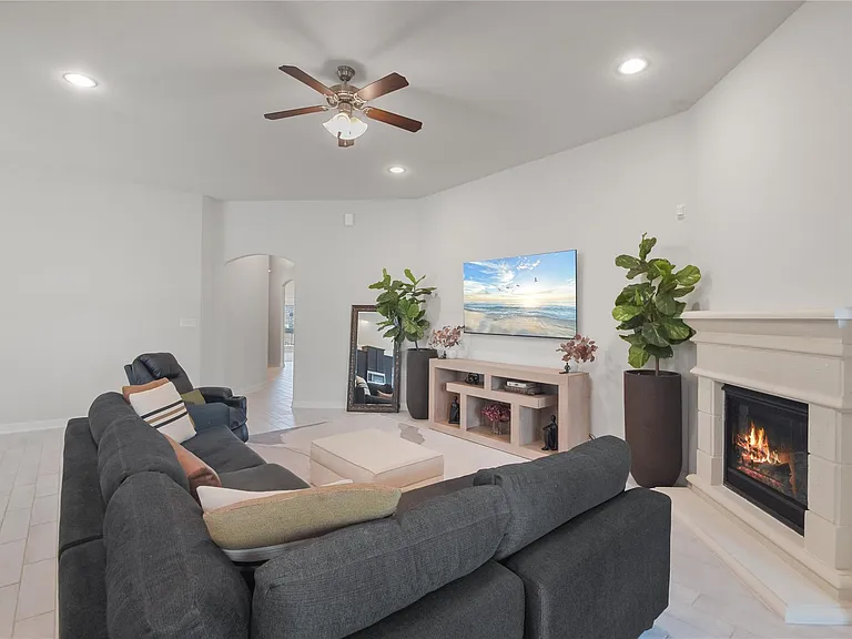 24727 Horsetooth Dr — Photo 2