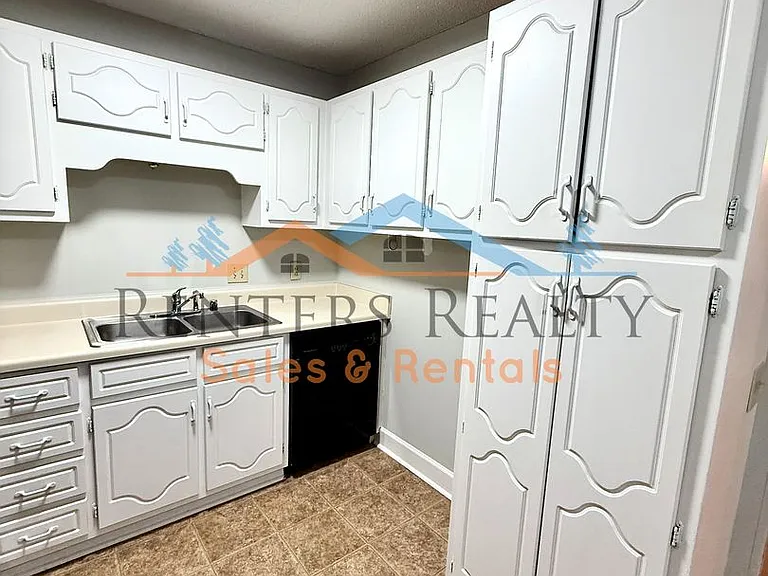 2105 Epworth Dr NE #F — Photo 6