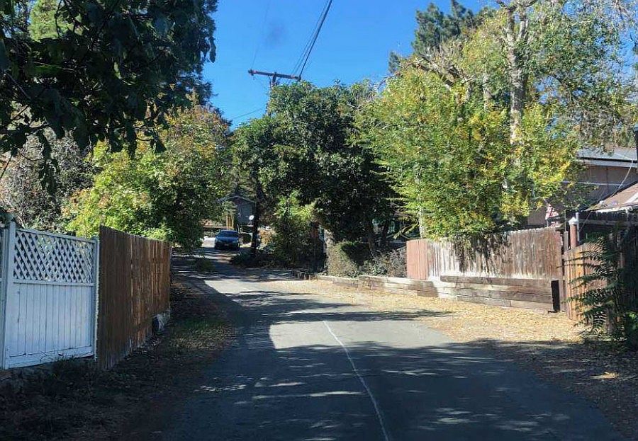 2nd image of 13916 Irving Ln