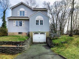 31 Woodland Dr, Suffern, NY 10901