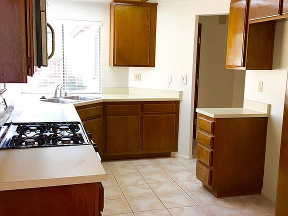 5th image of 2512 Hillsborough Ln