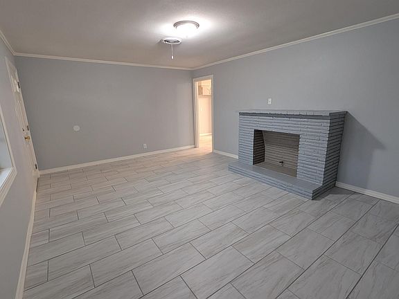 3rd image of 816 Warren Dr
