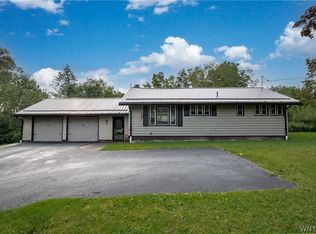 45 Mint Meadow Dr, East Aurora, NY 14052