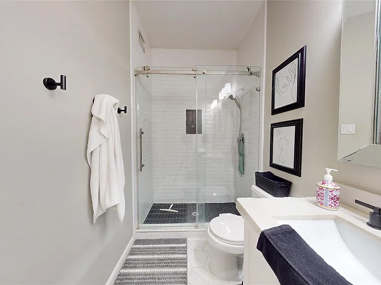 17 Waugh Dr #201 — Photo 36