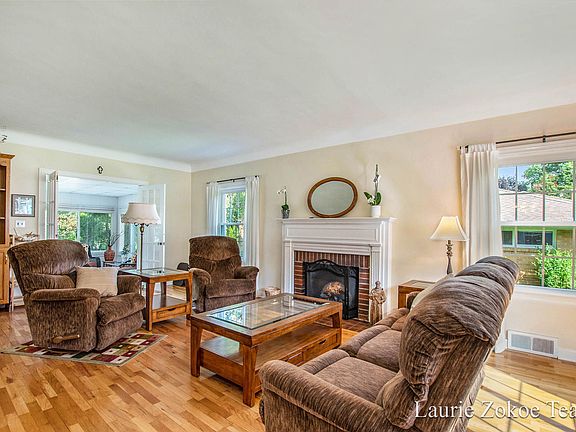 5th image of 2459 Belknap Ave NE