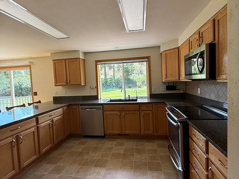 39 Peacock Ln — Photo 9