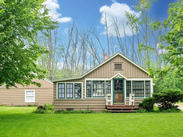 3736 North Hickory LANE, Summit, WI 53066