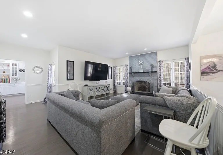 11 Rosewood Ln — Photo 17