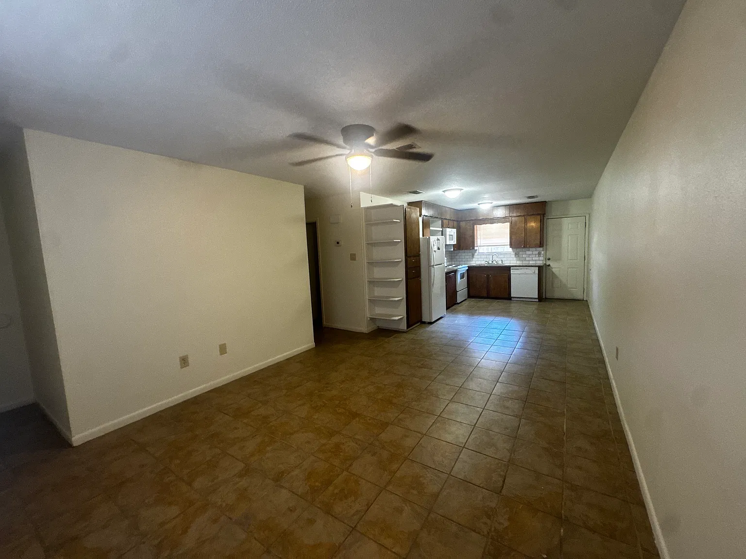 2 bed, 1.5 bath, 992 sqft, $1,175 — Photo 3