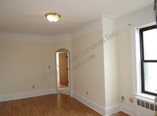 2371 37th St APT 3R, Astoria, NY 11105