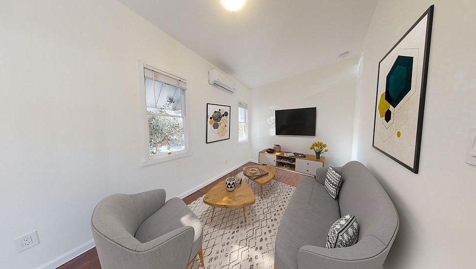 1st image of 252 Columbia Pl