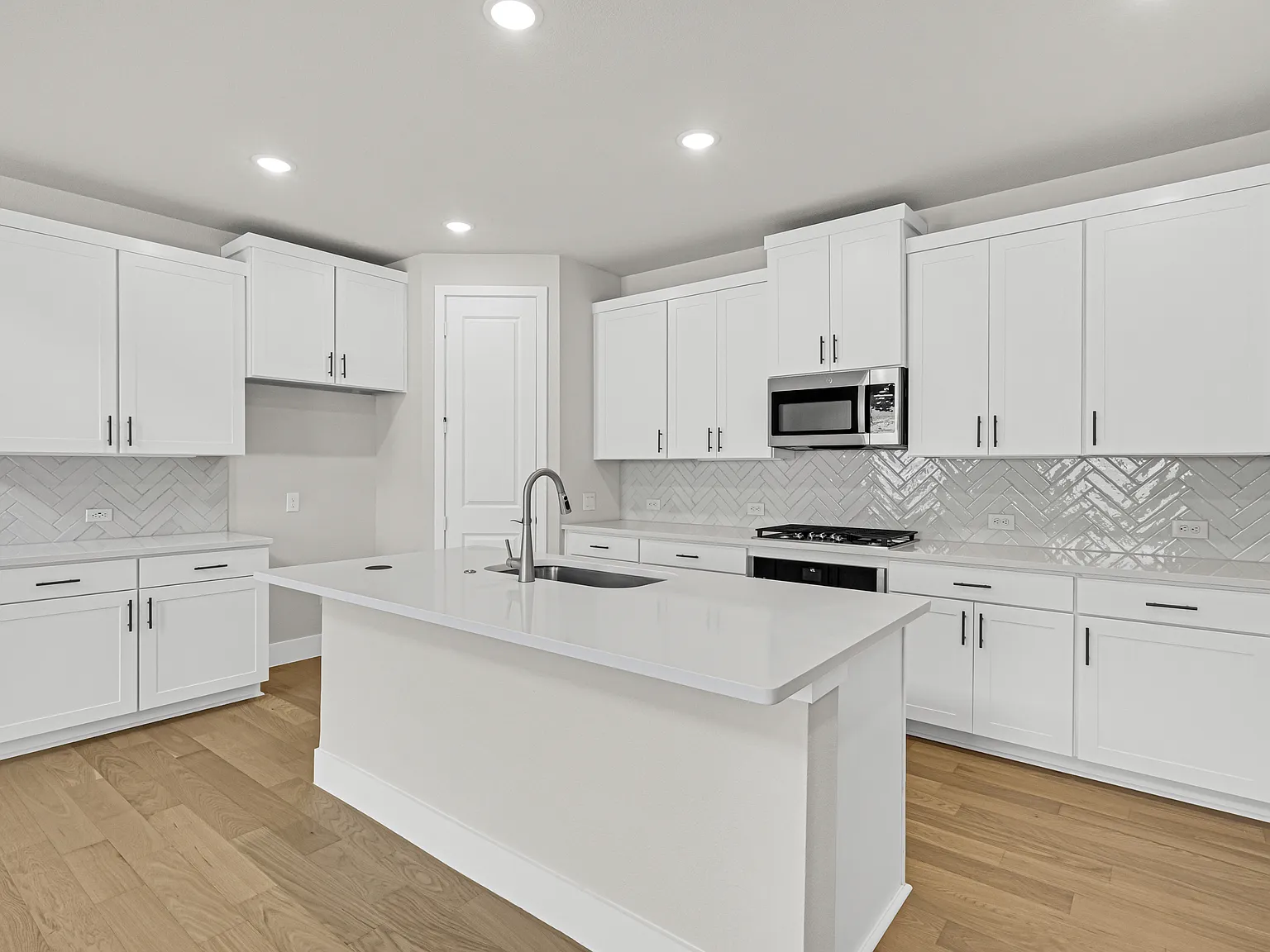 5 bed, 2698 sqft, $3,800 — Photo 4