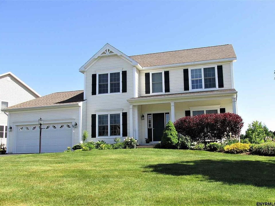 1st image of 28 Chatsworth Way