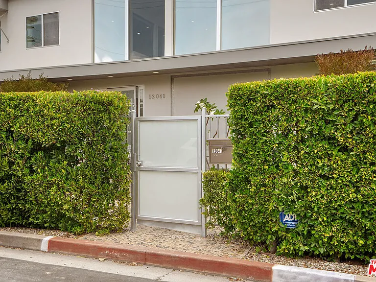 12041 Huston St — Photo 3