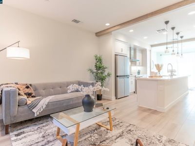 940 Edy Ln, Oakland, CA, 94607