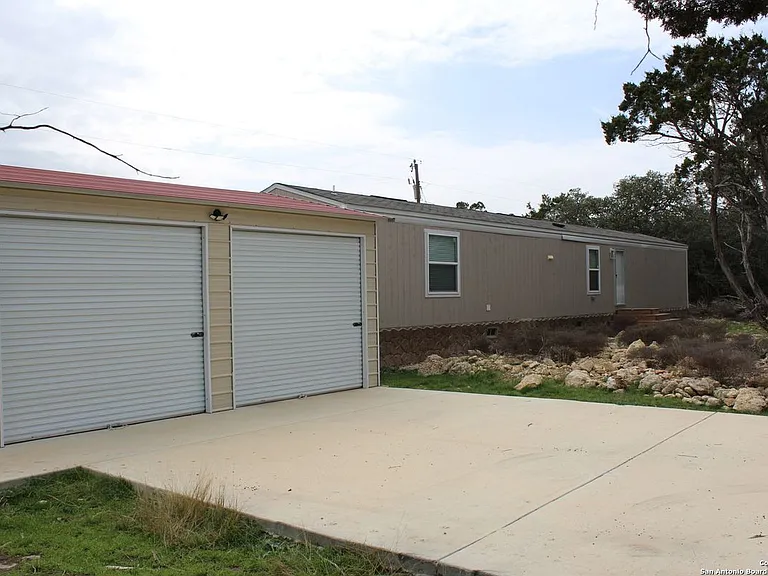 846 Inglewood Dr — Photo 1