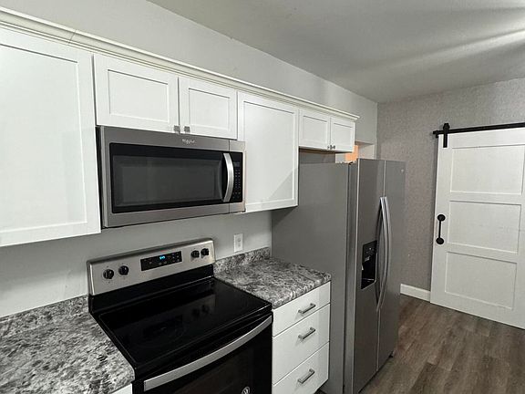 3rd image of 741 Leeson Ave